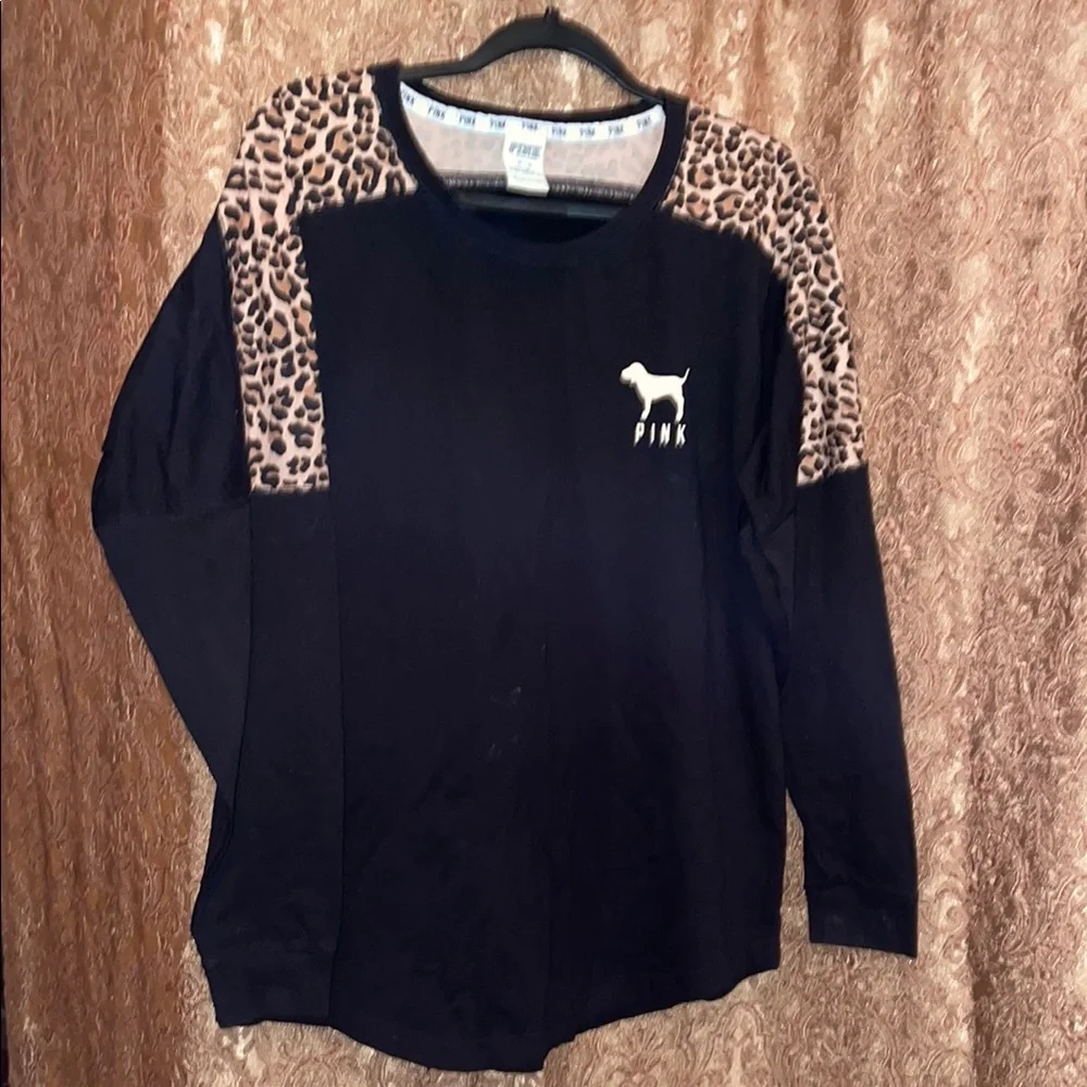 PINK Victoria's Secret Black Long Sleeve Leopard Print Tee - Picture 1 of 5